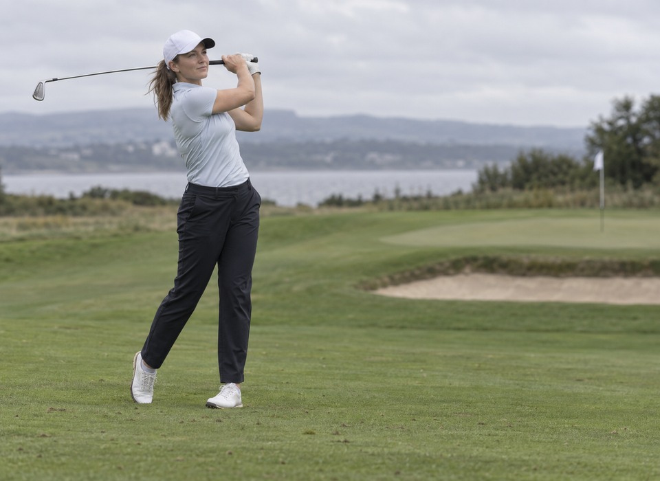 Golfjátékos edzés közben